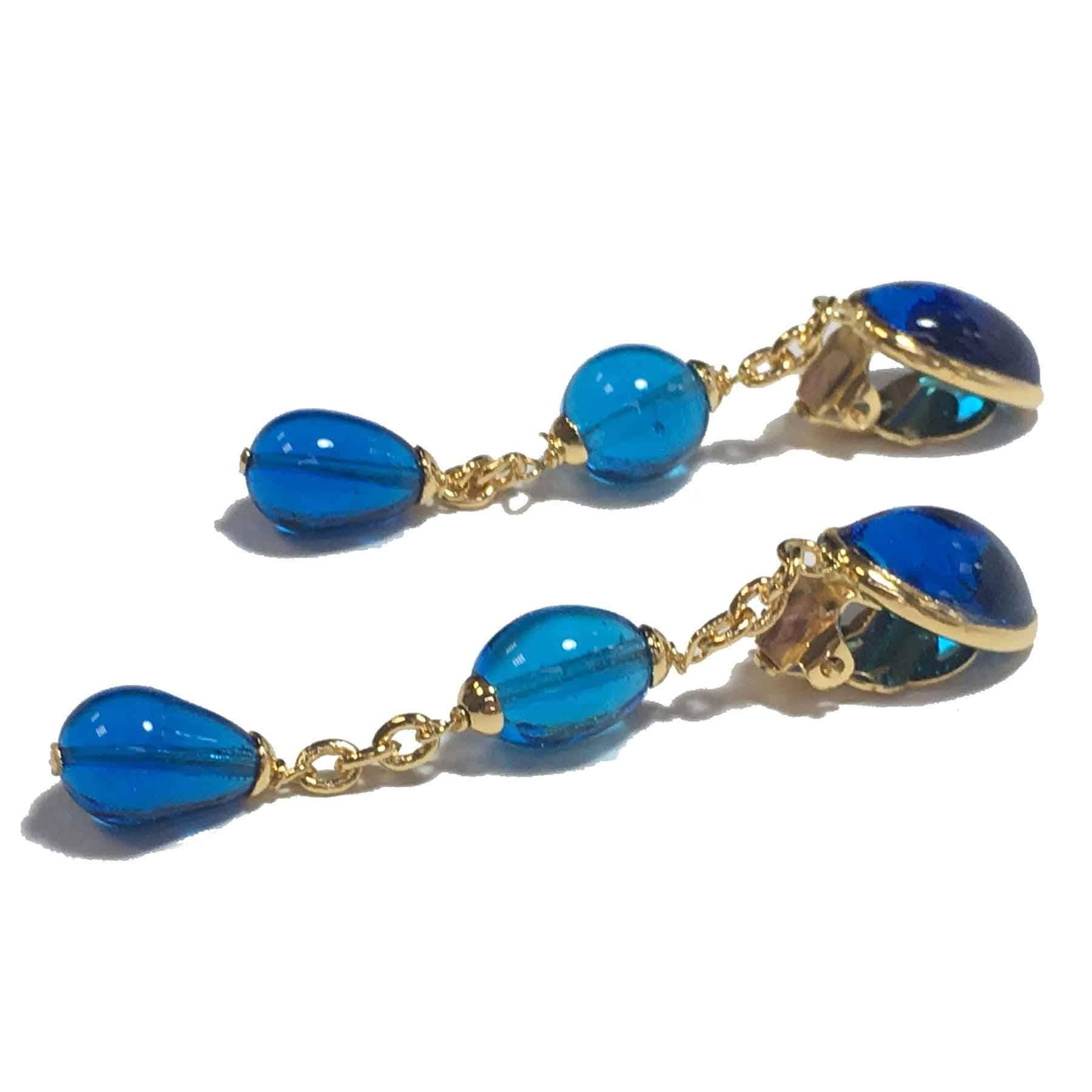 Very beautiful Marguerite de Valois pendant clip-on earrings in gold-plated metal with fine gold and blue molten glass.

The Maison Marguerite de Valois makes its jewelry in its Parisian workshops. It uses an ancestral technique for the creation of