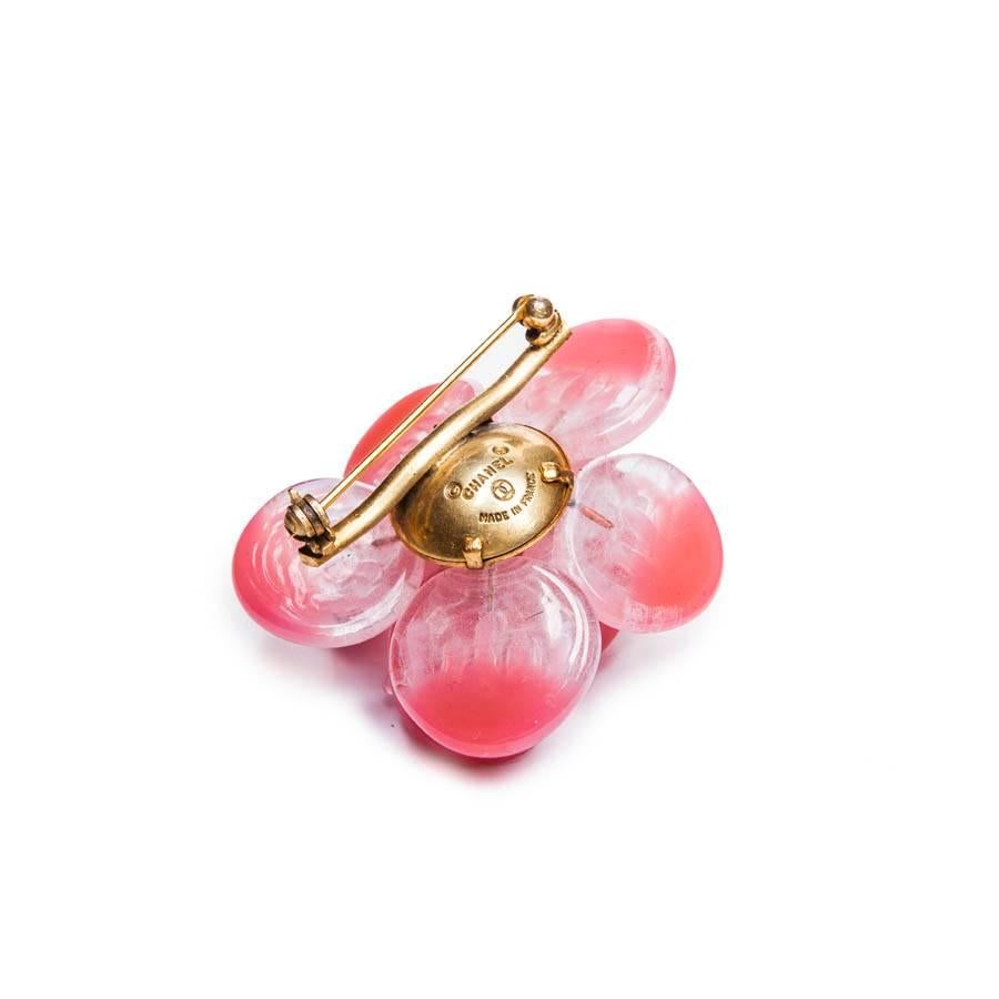 Vintage CHANEL Camélia Brooch In Translucent Pink Molten Glass 2