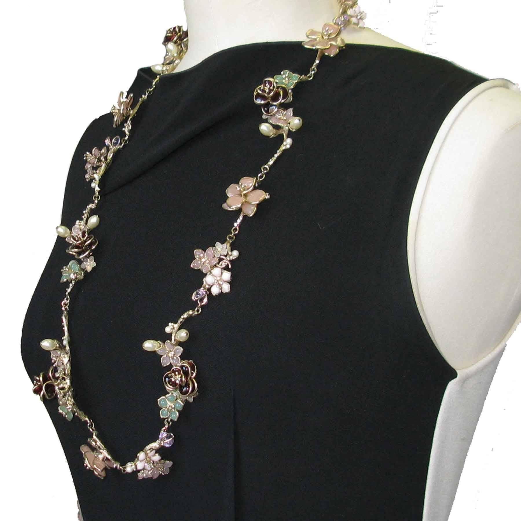 CHANEL Couture Belt in Gilded Metal and Flowers in Molten Glass 1