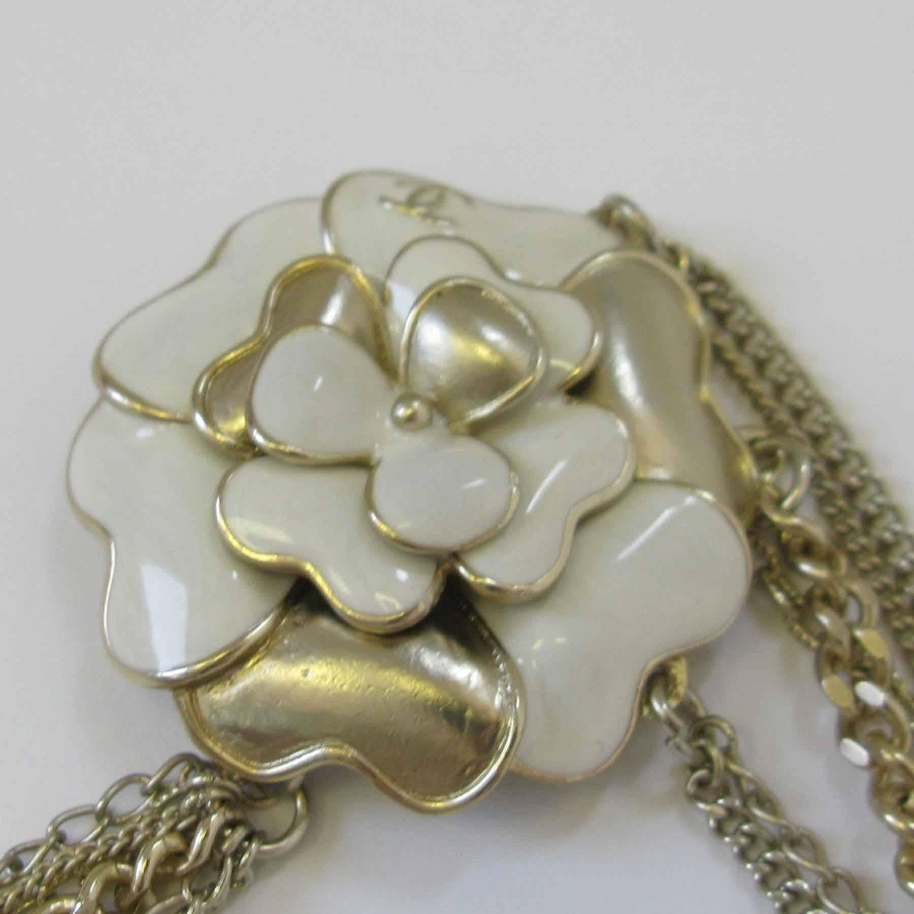 Women's CHANEL Necklace in Gilded Metal, Pearls and White and Golden Camellia