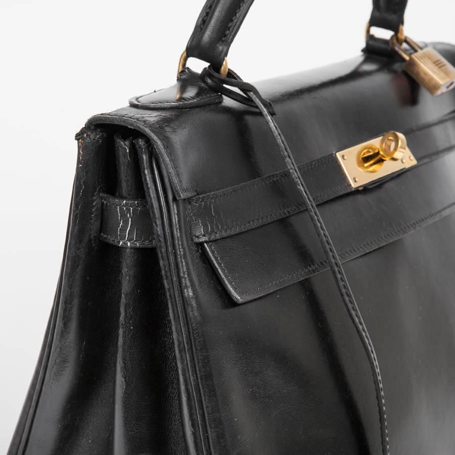 Vintage HERMES Kelly 32 Handbag In Black Box Leather In Excellent Condition In Paris, FR