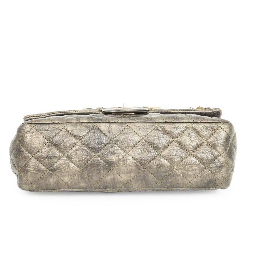 Limited Serie CHANEL Double Flap Bag in Bronze Quilted Leather In Excellent Condition In Paris, FR