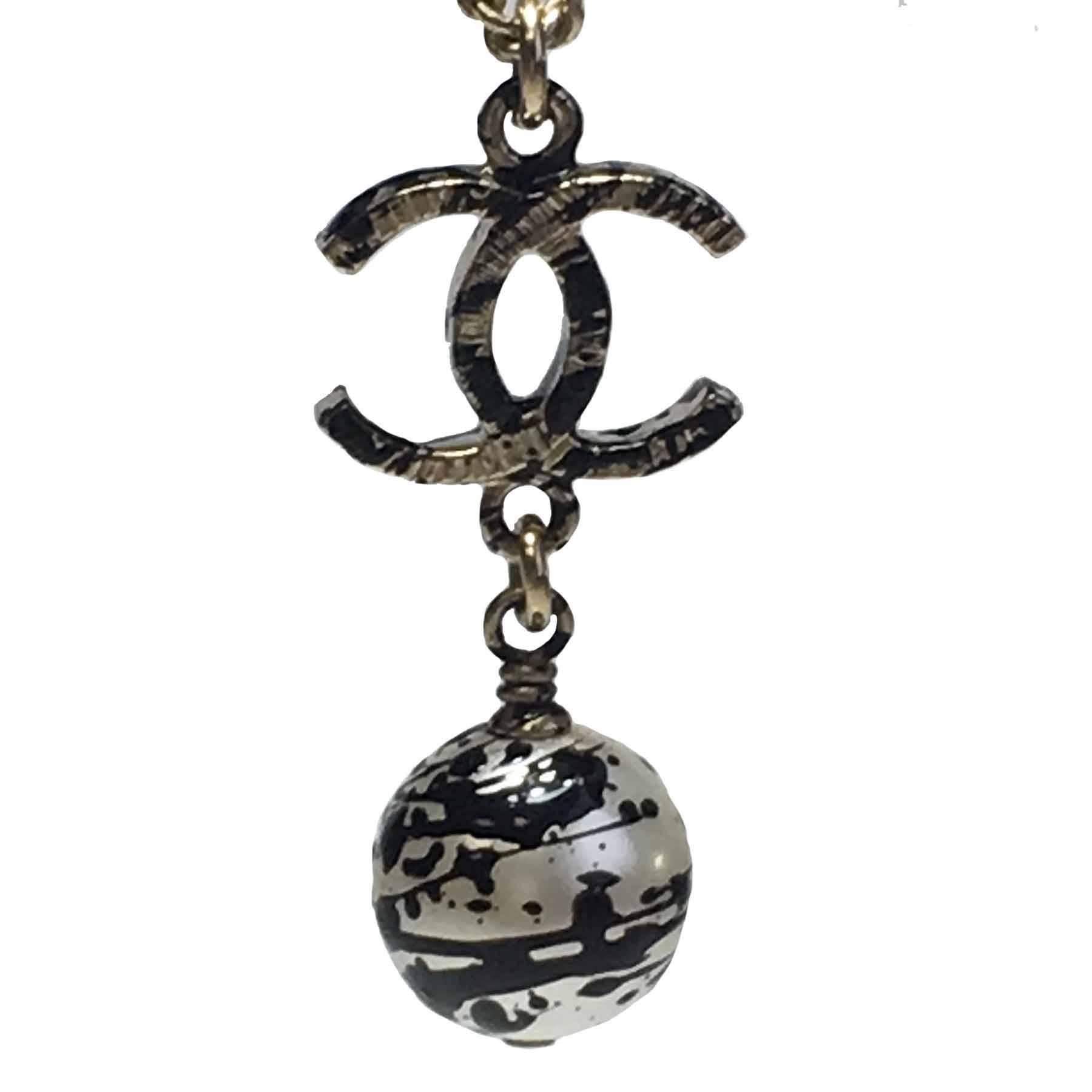 Women's CHANEL Pendant Necklace in Gilded Metal and Pearl with Graffiti Effect