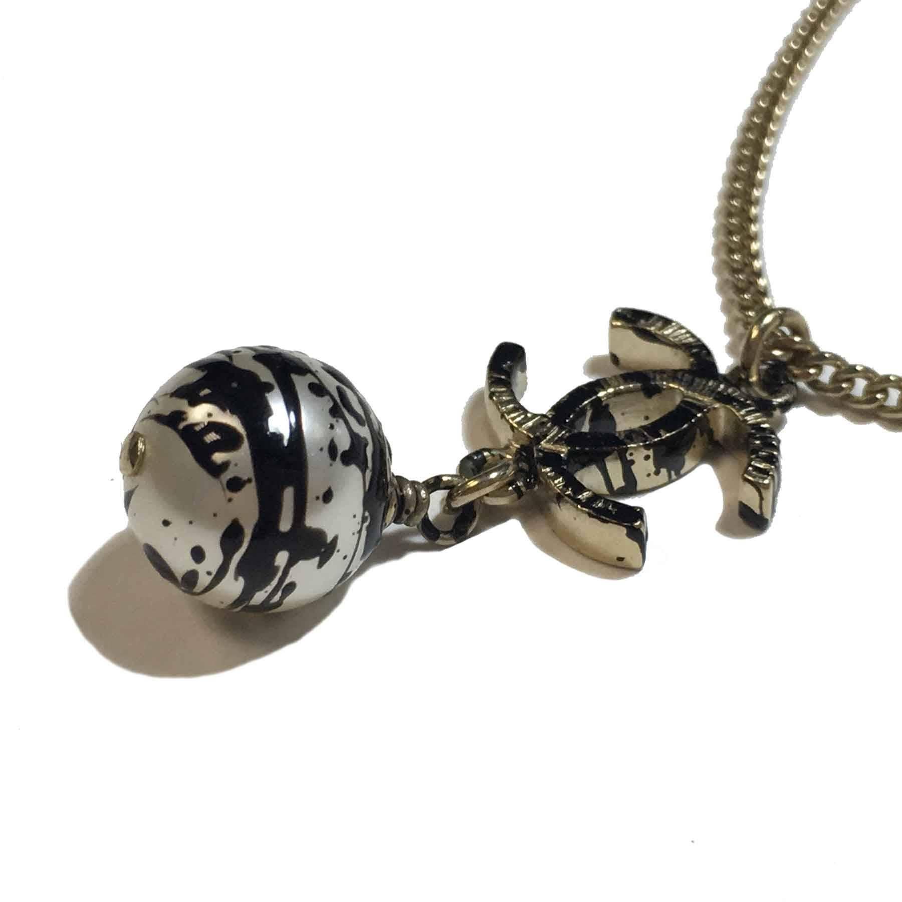 CHANEL Pendant Necklace in Gilded Metal and Pearl with Graffiti Effect 1