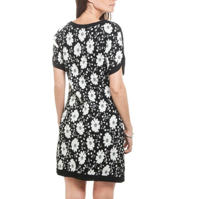 CHANEL Dress with Black and White Flowers Size 36FR For Sale at 1stDibs ...