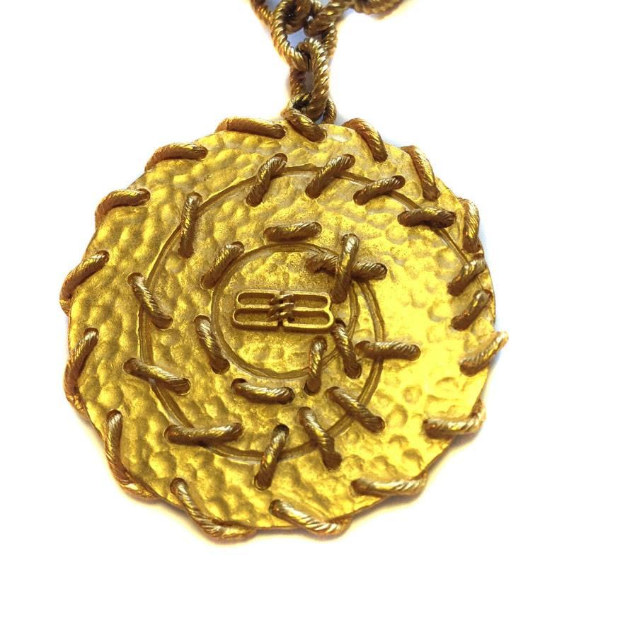 BALENCIAGA Pendant Necklace in Gilded Metal In Excellent Condition In Paris, FR