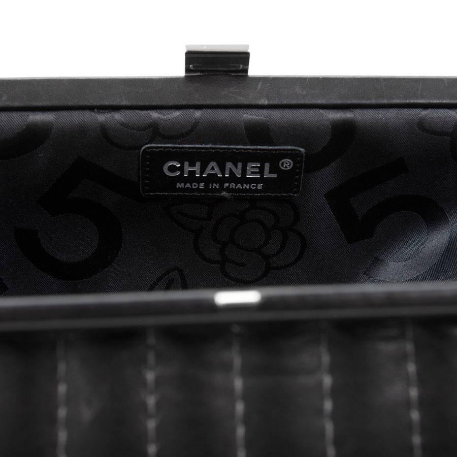 CHANEL Clutch in Black Smooth Lamb Leather 2