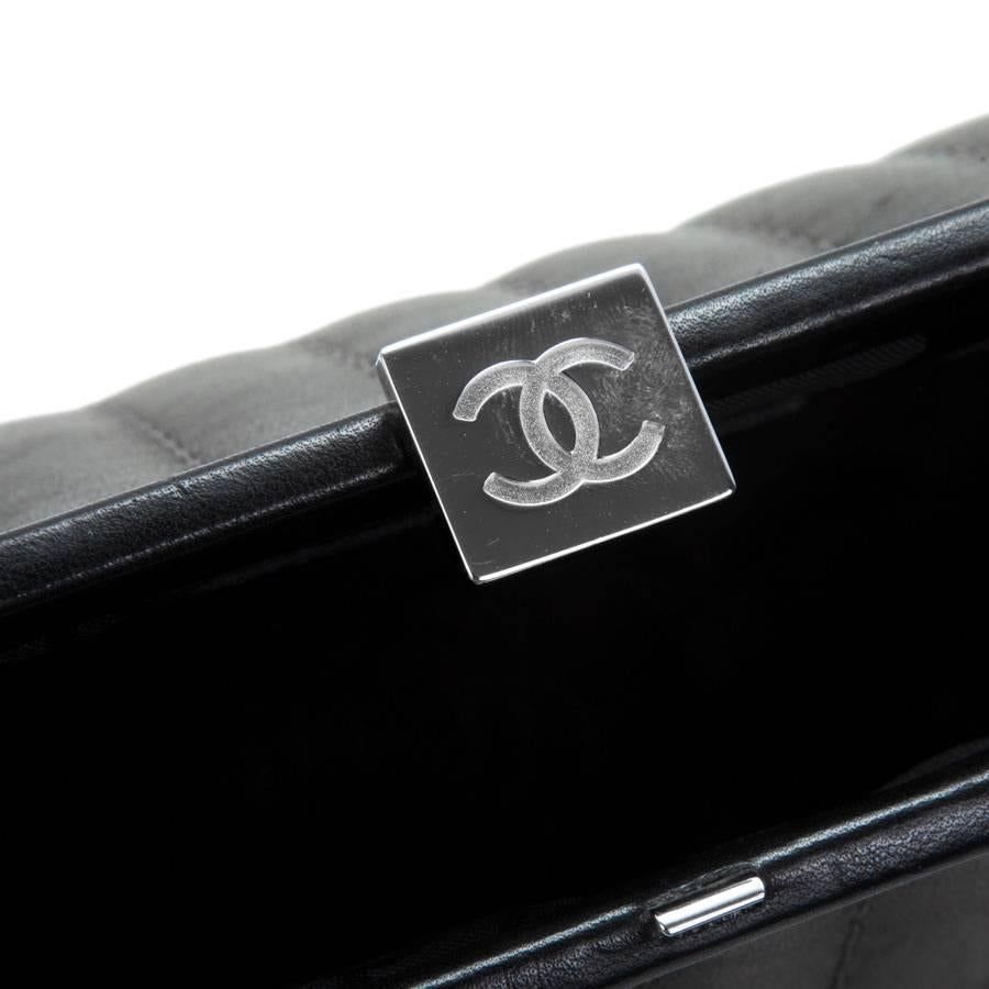 CHANEL Clutch in Black Smooth Lamb Leather 3