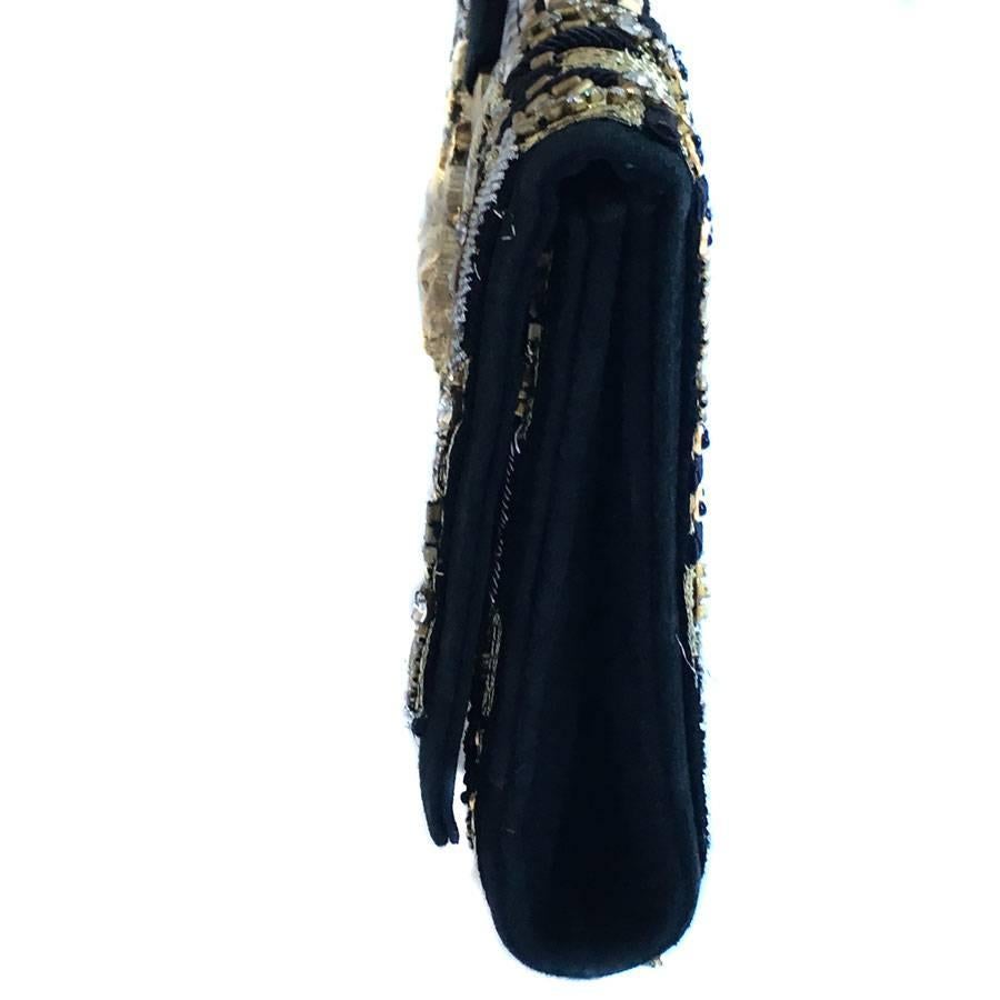 Balmain evening clutch entirely beaded, plaited and sewn with golden, black and silver threads, 

A rare piece closed by an invisible magnet, the base is in black velvet calfskin.

Delivered in a dustbag Valois Vintage Paris