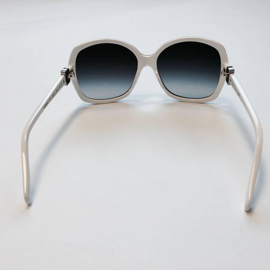 CHANEL Sunglasses in White Frame and Black Glasses In Excellent Condition In Paris, FR
