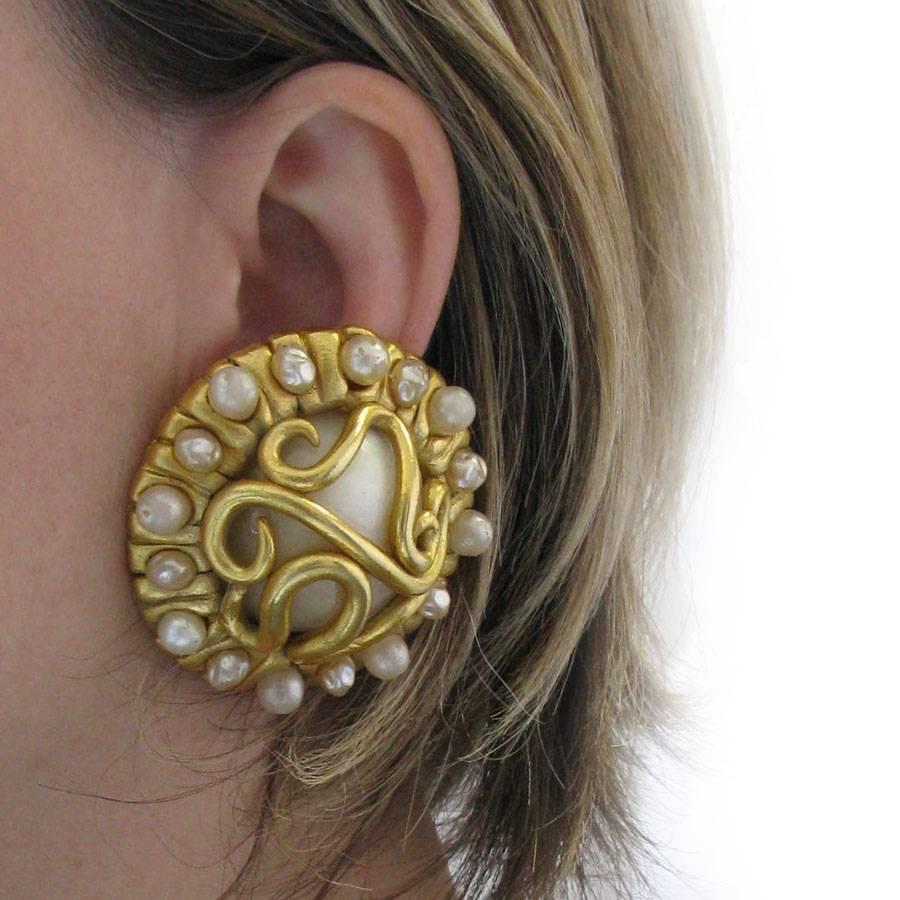 Chanel Couture-Ohrringe aus vergoldetem Metall und Perle im Angebot 2