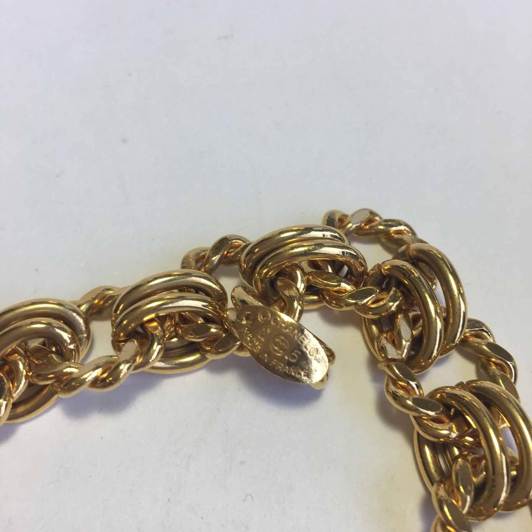 Vintage CHANEL Pendant Necklace in Gilded Metal 1