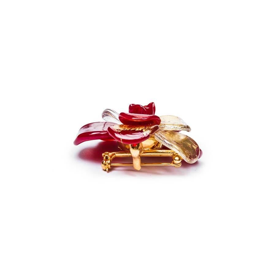 CHANEL Camellia Brooch in Molten Glass and Gilded Metal In Excellent Condition In Paris, FR