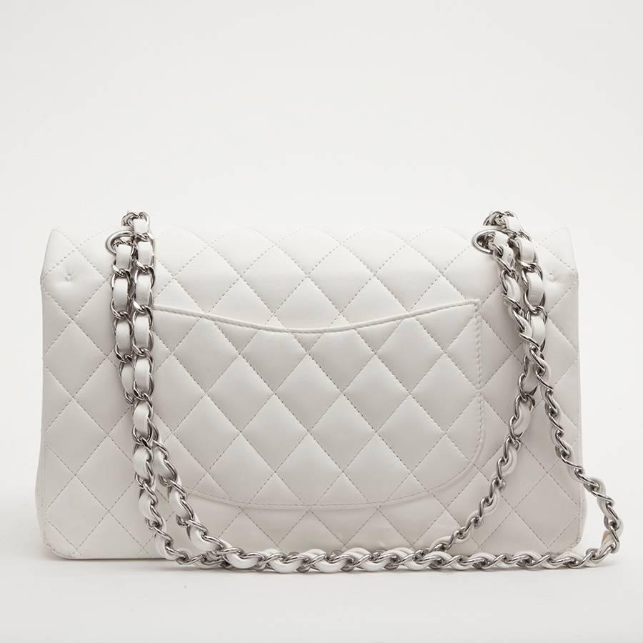 CHANEL 'Timeless' Double Flap Bag in Quilted White Lamb Leather In Excellent Condition In Paris, FR