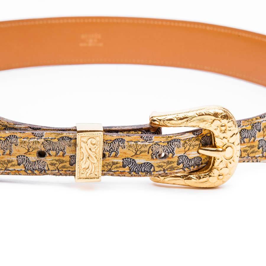 Collector! Hermes belt size 74 in leather printed zebra pattern, lined in gold leather. Stamp R in a round, year 1988. yellow color, black and white patterns. Gold plated hardware, carved buckle.

Dimensions: shortest length 69 cm, longest length 75