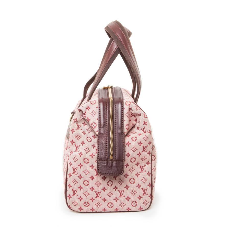 Louis Vuitton canvas bag in pink monogram canvas. Zip closure. Gold hardware. The interior is in pale pink canvas. 

The finishes are in burgundy leather. 

Will be delivered in a Louis Vuitton dustbag