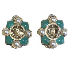 CHANEL Clip-on Earrings in Gilded Metal, Green Resin and Pearls