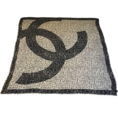 CHANEL Shawl in Gray and Black Cashmere and Silk 9