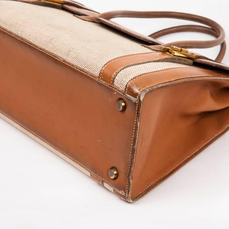 Vintage HERMES Flap Bag 'Drag' in Beige Canvas and Gold Leather In Good Condition In Paris, FR
