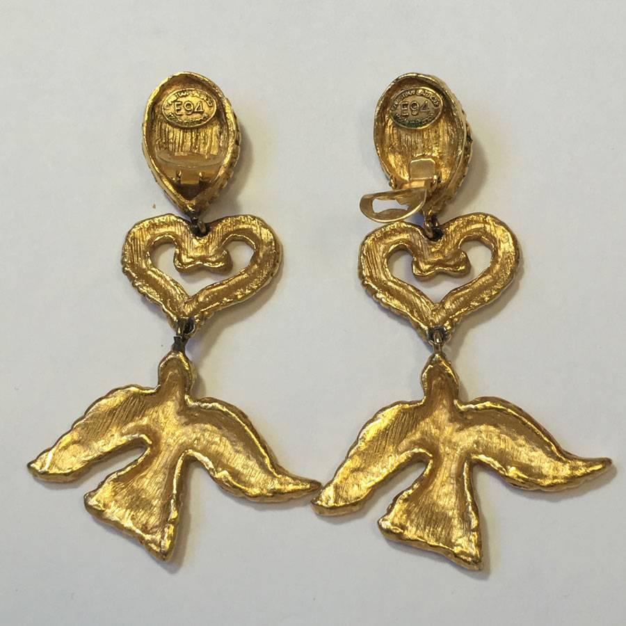 CHRISTIAN LACROIX Pendant Clip-on Earrings in Gilded Metal, Rhinestone, Resin In Excellent Condition In Paris, FR