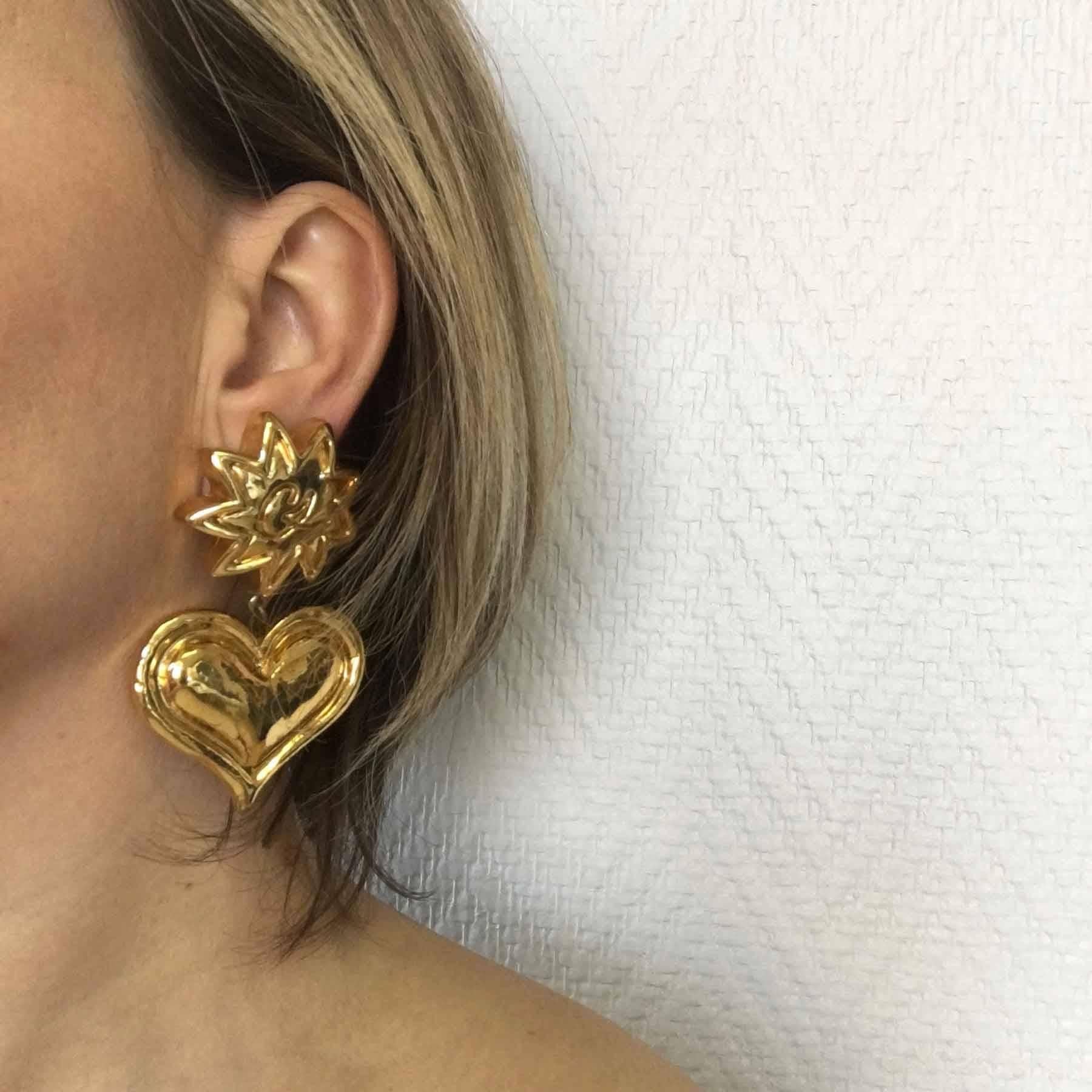 Christian Lacroix Heart pendant clip-on earrings. 

Vintage jewel in very good condition.

Dimensions: heart: 4x4,6 cm

Delivered in a dustbag Valois Vintage Paris