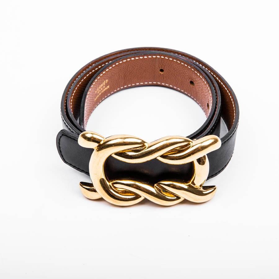 Hermes reversible belt in smooth black box leather and gilded sailor's knot buckle.

Stamp W in a circle (1993). 

Dimensions: 1st hole : 70 cm, last hole : 75 cm 
Dimensions buckle 8 x 4.5 cm. Holes can be added.

Will be delivered in a Valois