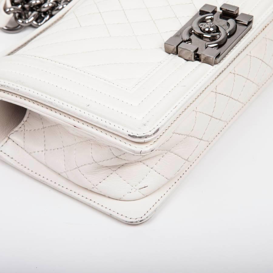 CHANEL 'Boy' Flap Bag in Quilted White Leather In Excellent Condition In Paris, FR