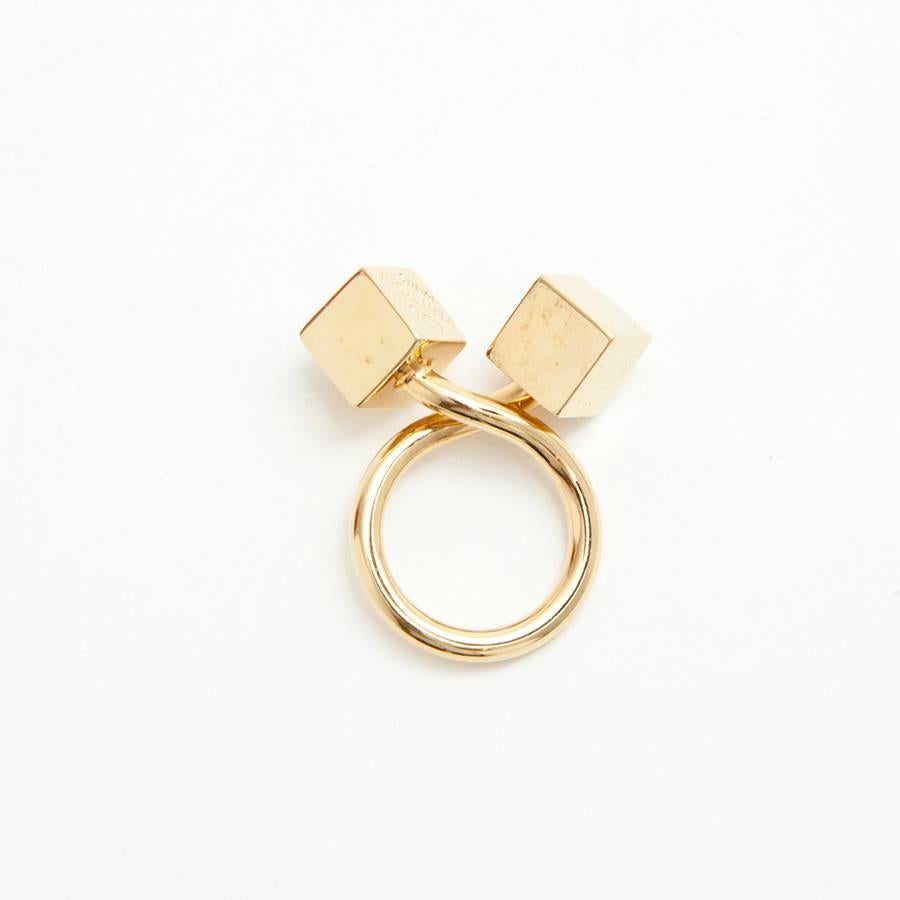 LOUIS VUITTON Ring with Two Dice in Gilded Metal In Excellent Condition In Paris, FR