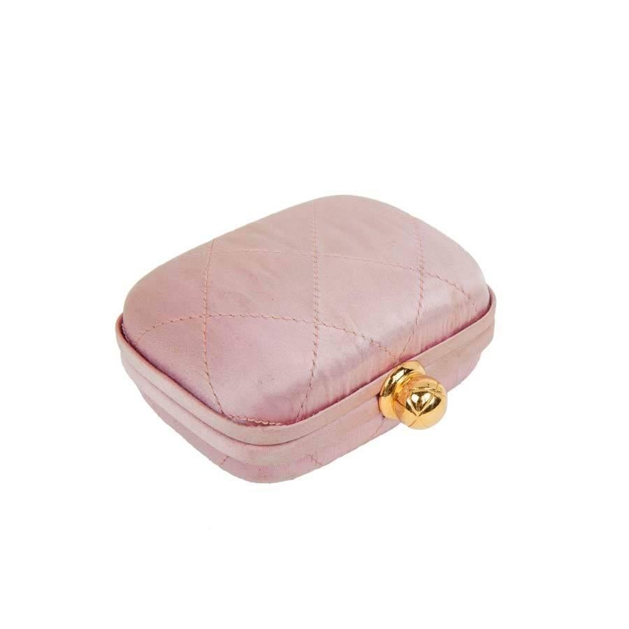 CHANEL Minaudière in Pale Pink Quilted Silk Satin In Good Condition In Paris, FR