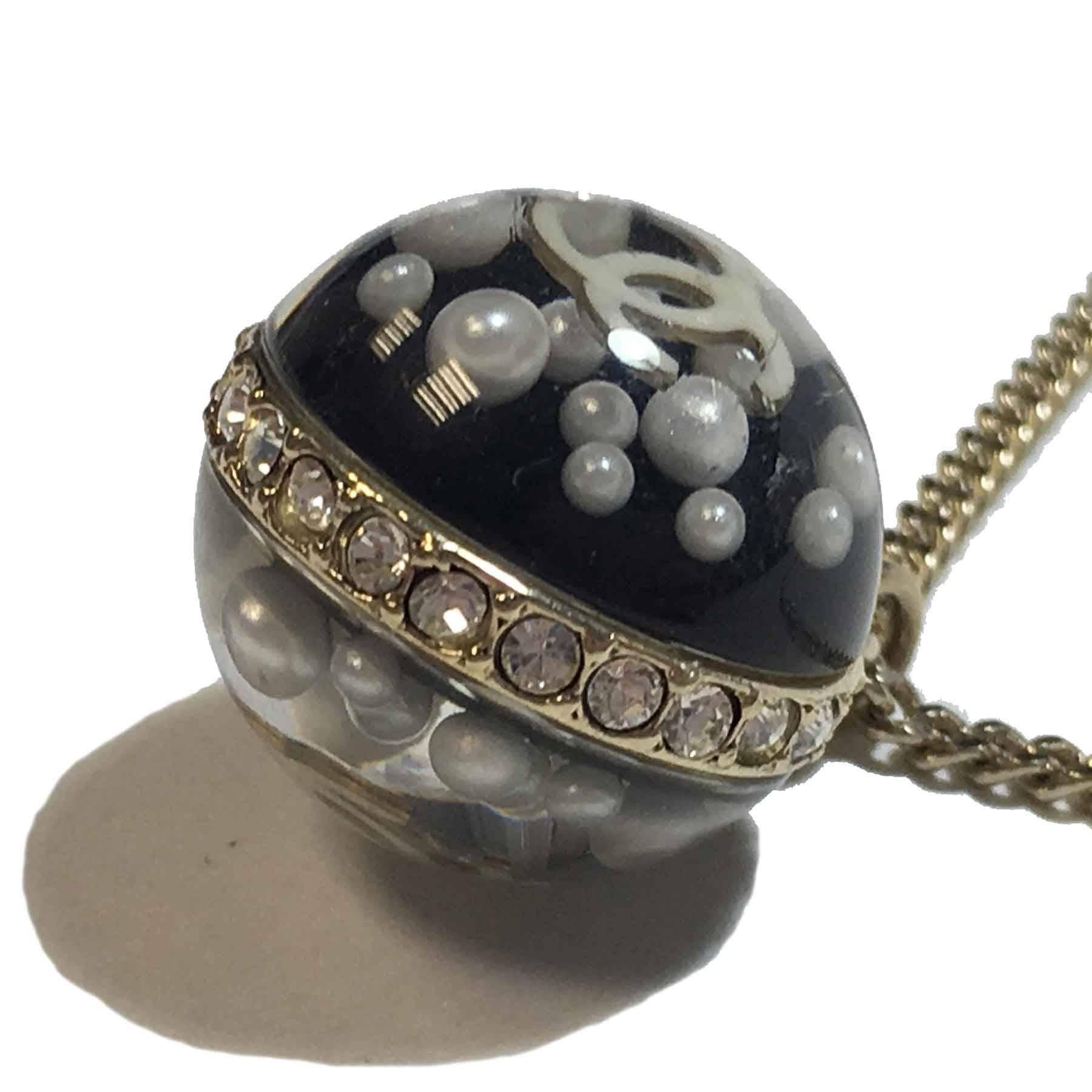 CHANEL Necklace in Gilded Metal and Ball Pendant with Inclusion of CC and Pearls 1