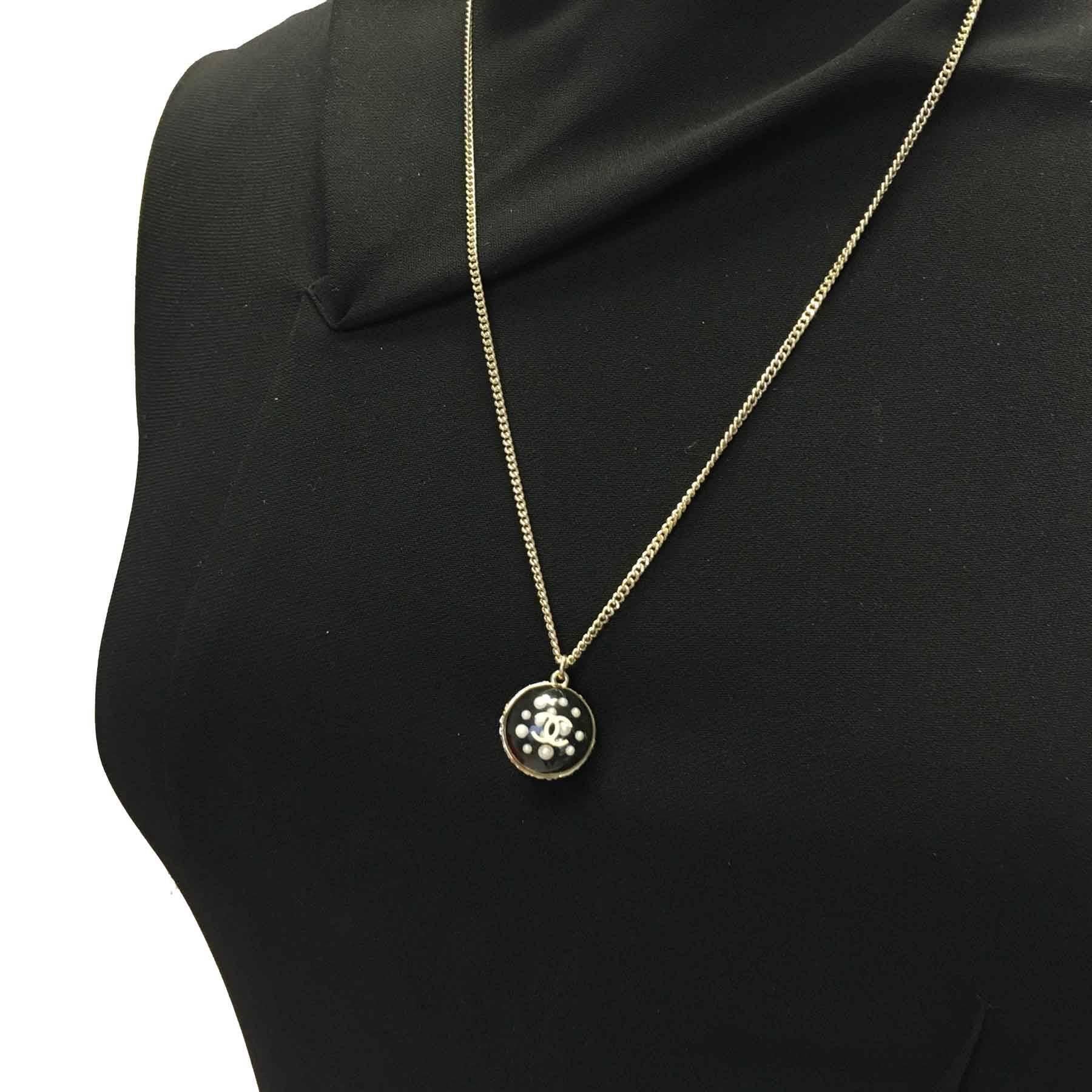 CHANEL Necklace in Gilded Metal and Ball Pendant with Inclusion of CC and Pearls 4