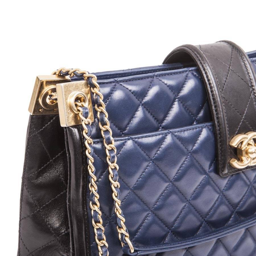 CHANEL Bag in Blue Quilted Leather and Black Finishes 2