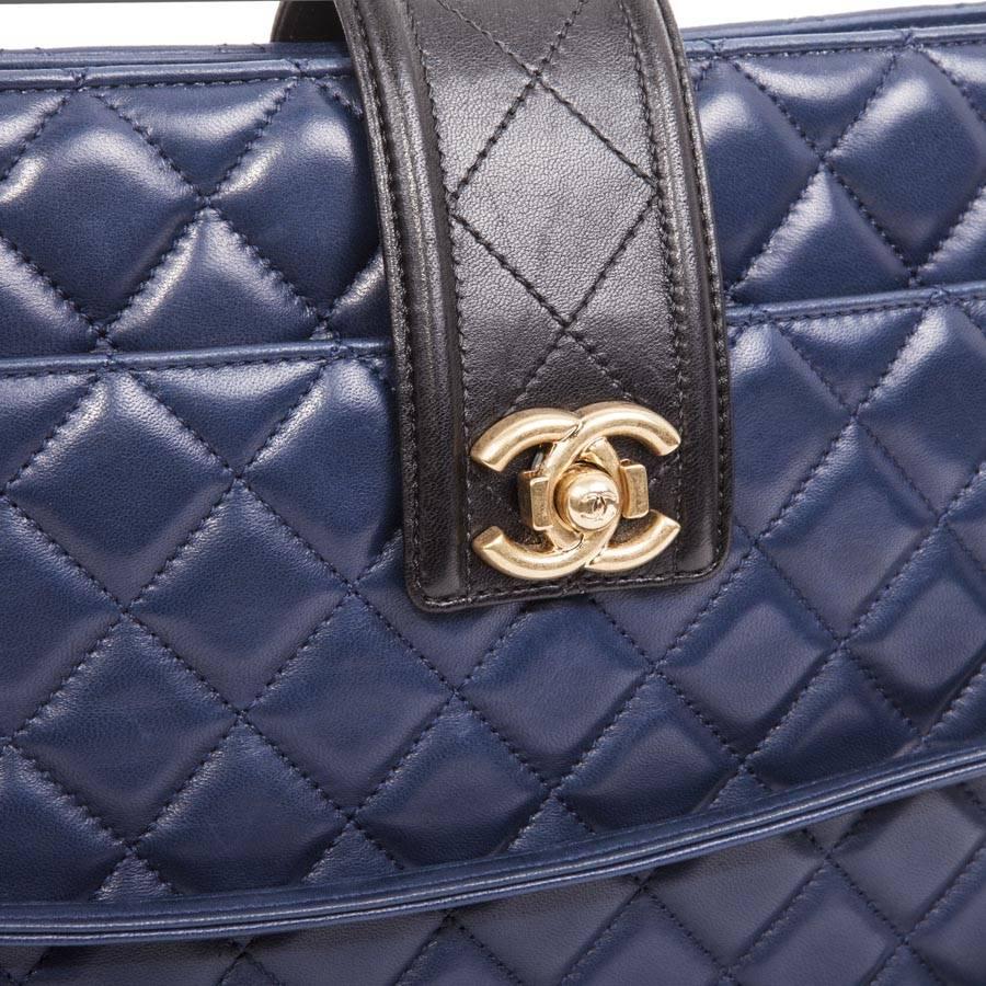 CHANEL Bag in Blue Quilted Leather and Black Finishes 3