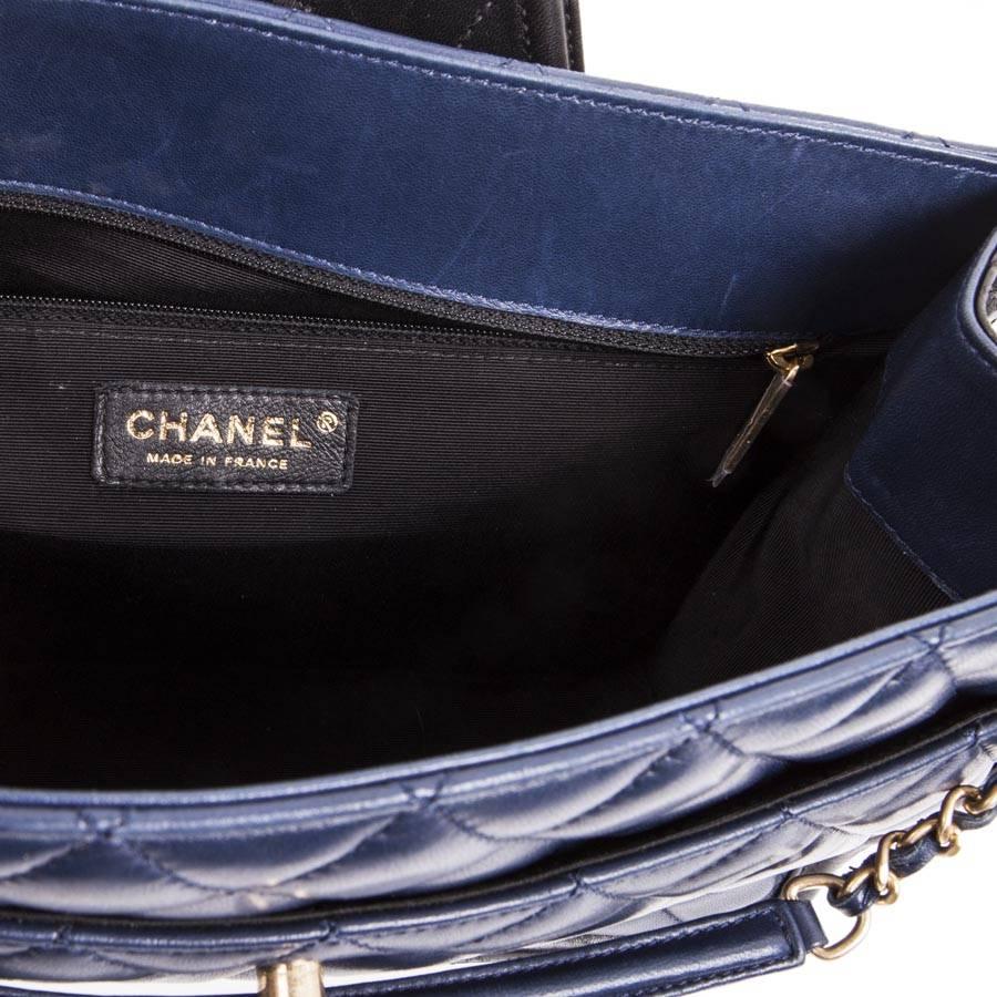 CHANEL Bag in Blue Quilted Leather and Black Finishes 5