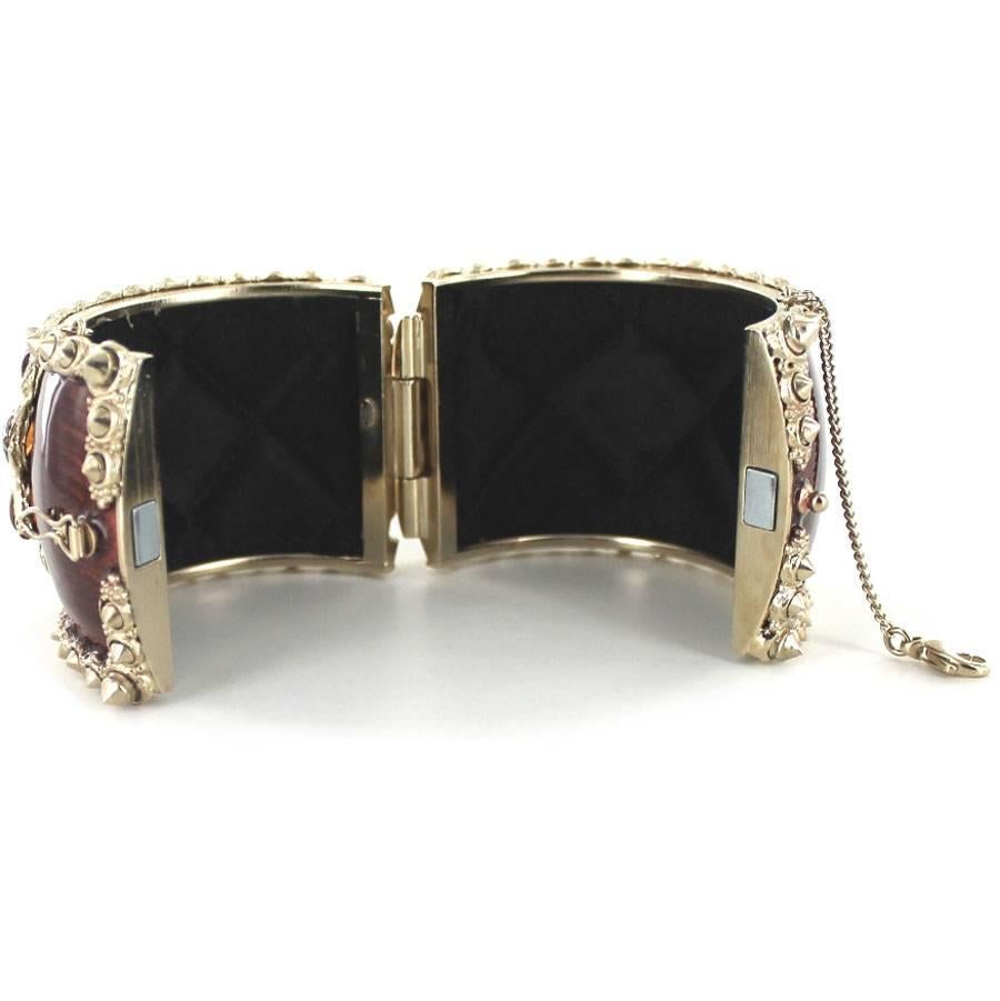 CHANEL Cuff in Matt Gilded Metal, Varnished Resin and Stones in Molten Glass In Excellent Condition In Paris, FR
