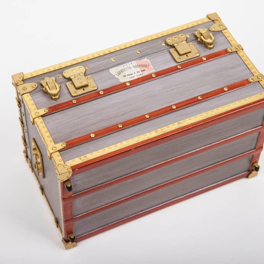 Rare LOUIS VUITTON Miniature Case in Gray Zing Wood and Gold Metal In New Condition In Paris, FR