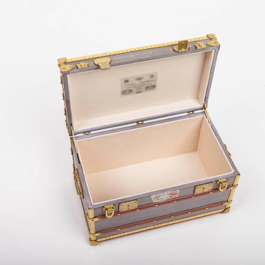 Rare LOUIS VUITTON Miniature Case in Gray Zing Wood and Gold Metal 1