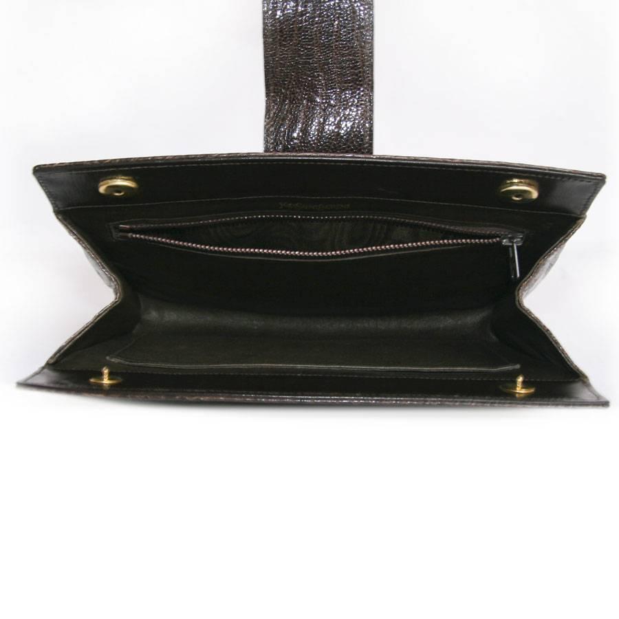 YVES SAINT LAURENT Clutch in Brown Ostrich Leg Leather In Excellent Condition For Sale In Paris, FR