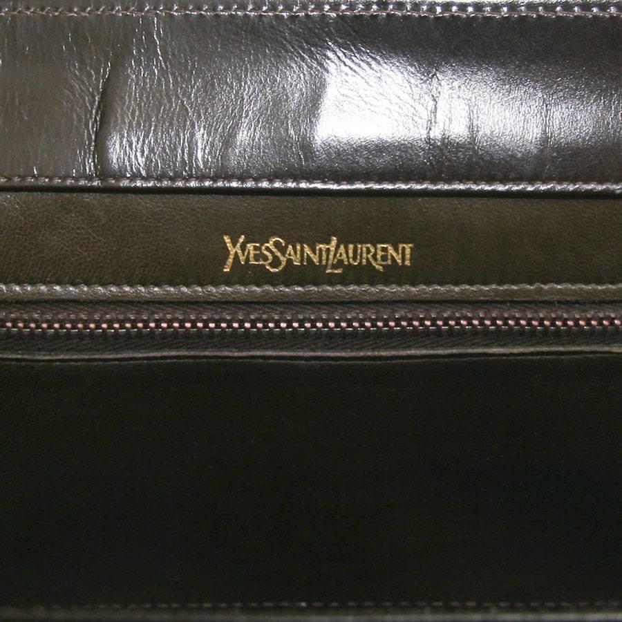 Women's YVES SAINT LAURENT Clutch in Brown Ostrich Leg Leather For Sale