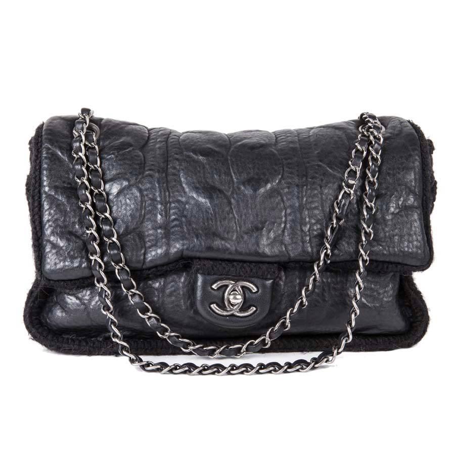 CHANEL Flap Bag in Black Wool and Aged Leather In Excellent Condition In Paris, FR