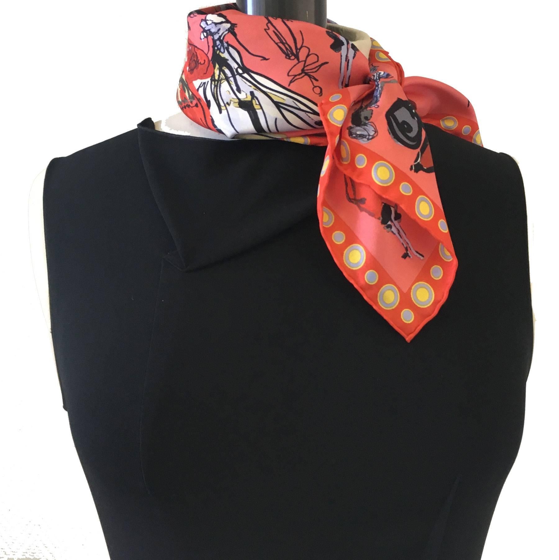 Very beautiful Christian Lacroix scarf 'gavroche' in pink silk, red border with yellow and mauve polka dots. Pattern: models wearing Christian Lacroix dresses.

Brand and material label present. 

Delivered in a Valois Vintage Paris Dustbag