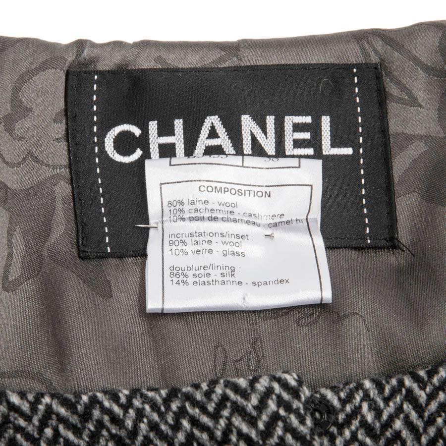 Women's CHANEL Jacket in Gray Wool with Chevron Pattern Size 38FR
