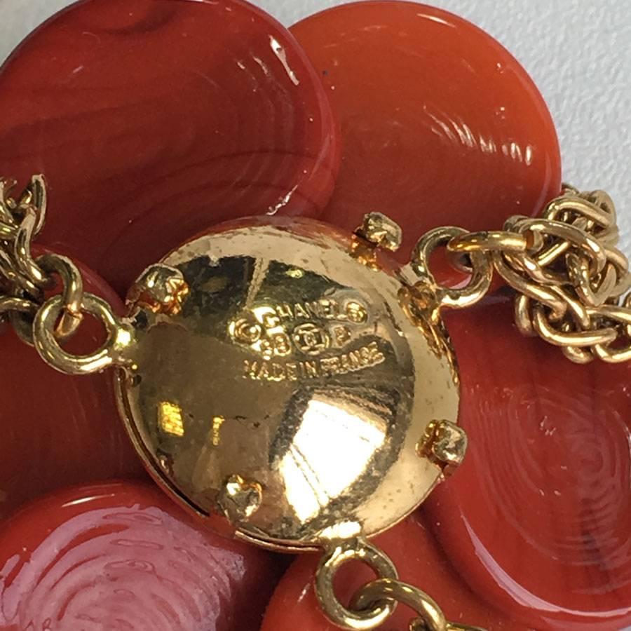 CHANEL Necklace in Gilded Metal and Camellia Pendant in Orange Molten Glass 2