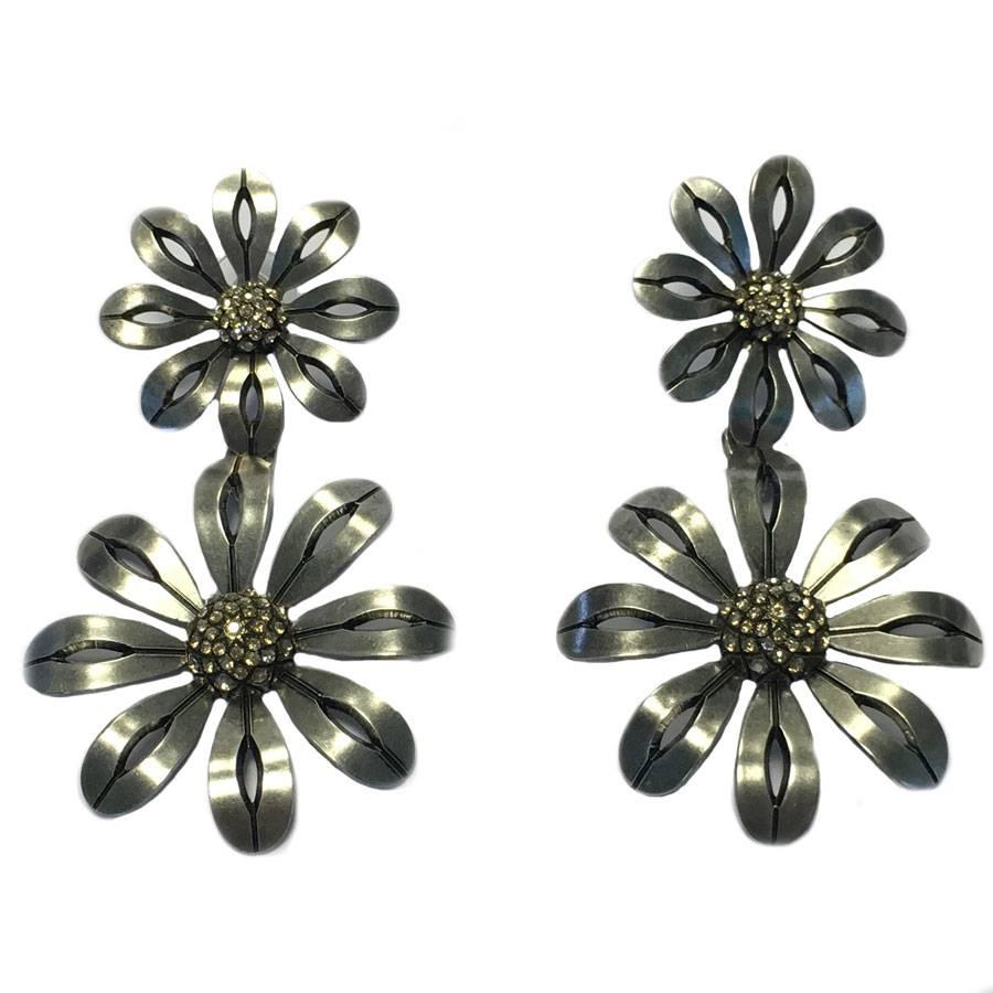 LANVIN Flower Pendant Stud Earrings in Silver Plated Metal For Sale