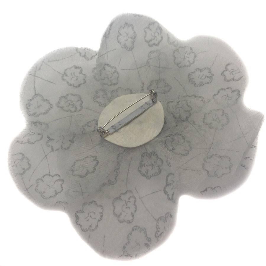 CHANEL Camellia Brooch in Gray Veil In New Condition In Paris, FR