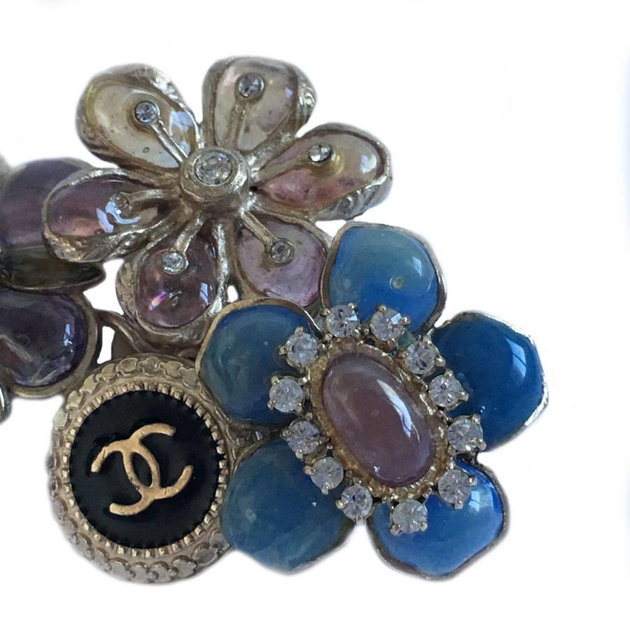 CHANEL Brooch in Molten Glass, Gilded Metal, Rhinestones and Black Enamel In New Condition In Paris, FR