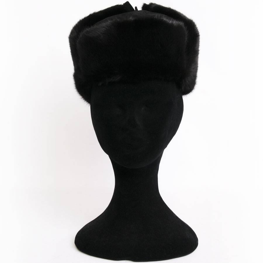Chapka in suede and black mink.

Never worn.

dimensions: headband : 52 cm