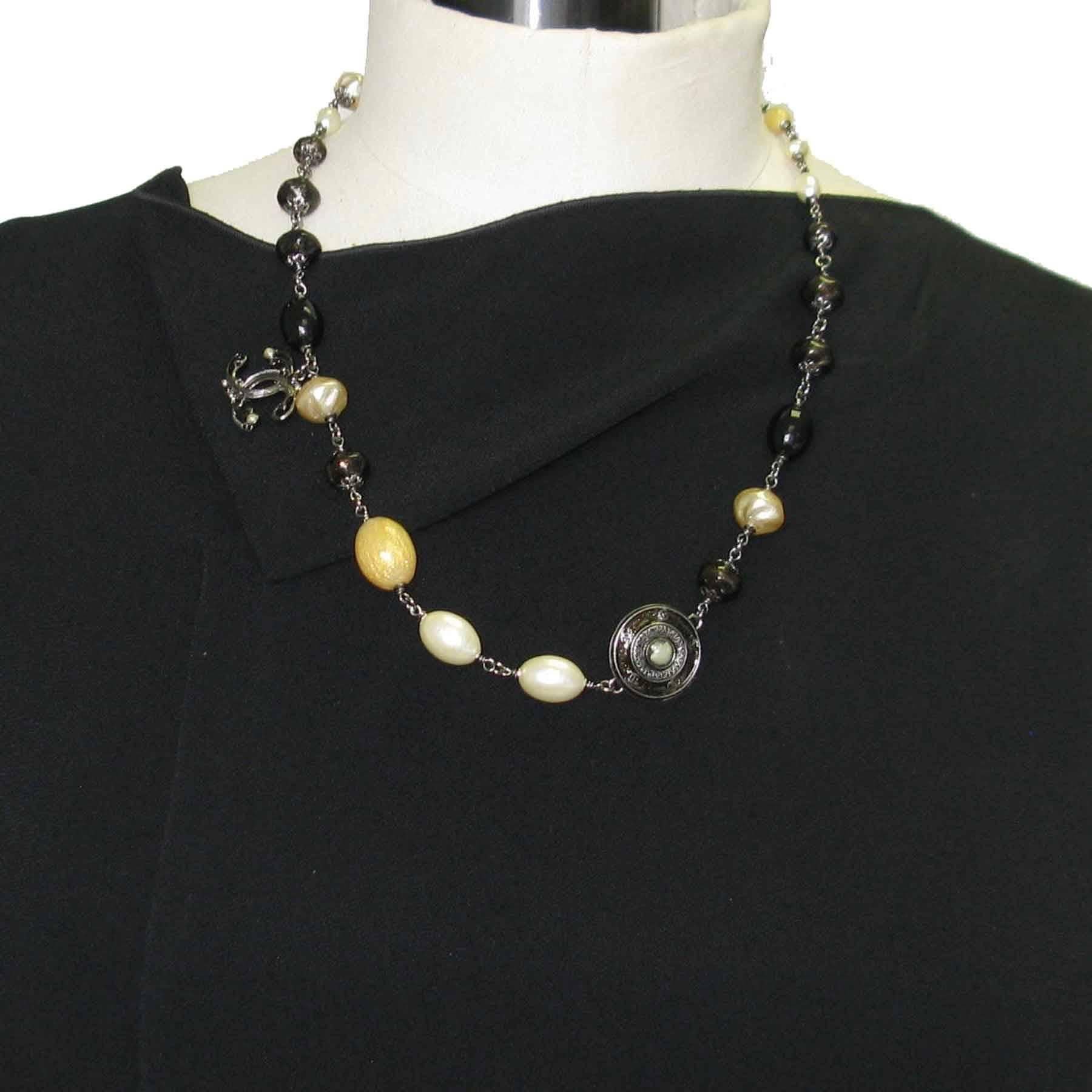 CHANEL Necklace in Silver Plated Metal, CC, Medal and Pearls 5