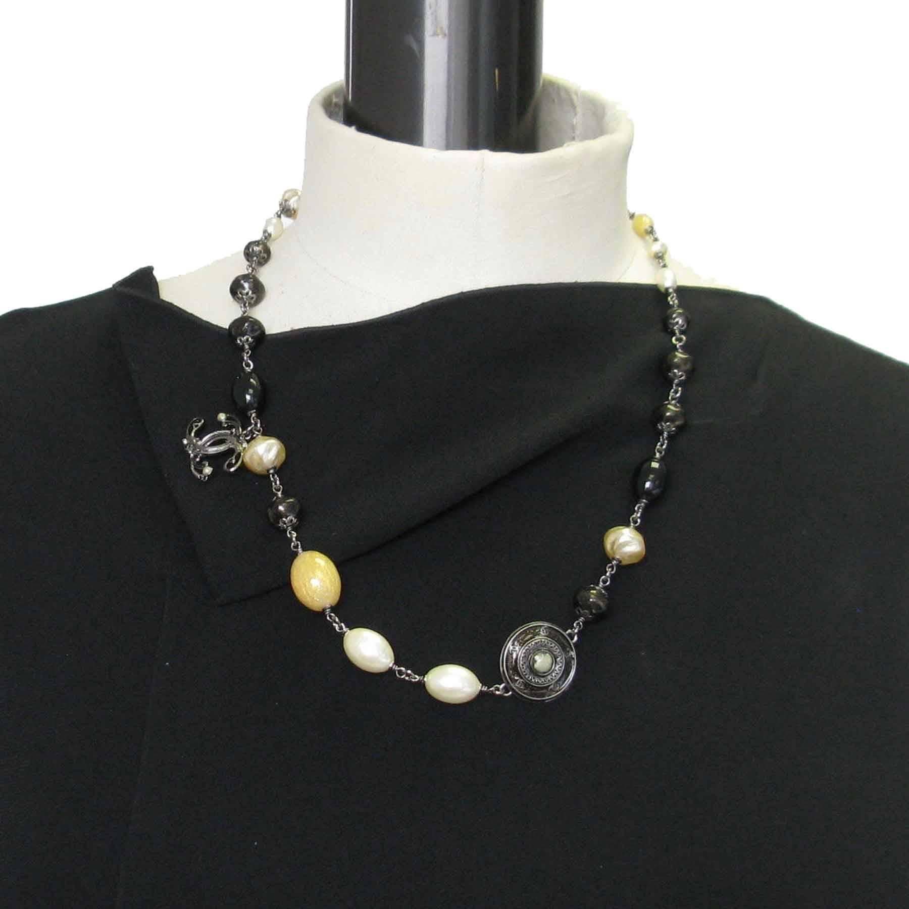 CHANEL Necklace in Silver Plated Metal, CC, Medal and Pearls 6