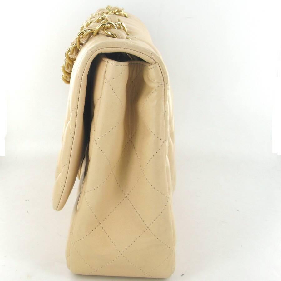 CHANEL Jumbo Flap Bag in Beige Quilted Lamb Leather In Excellent Condition In Paris, FR